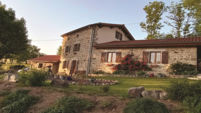 From Ruins to Renewal: An Inspiring Renovation in Puy de Dome