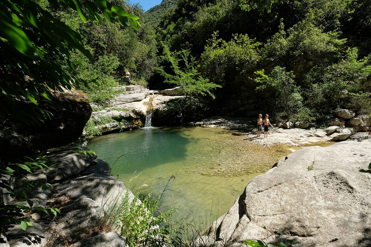swimming tours france