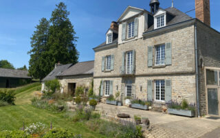 See Inside: A Pays-de-la-Loire Maison de Maître with a Lake and Land