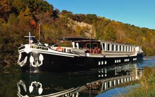 C’est La Vie Barge